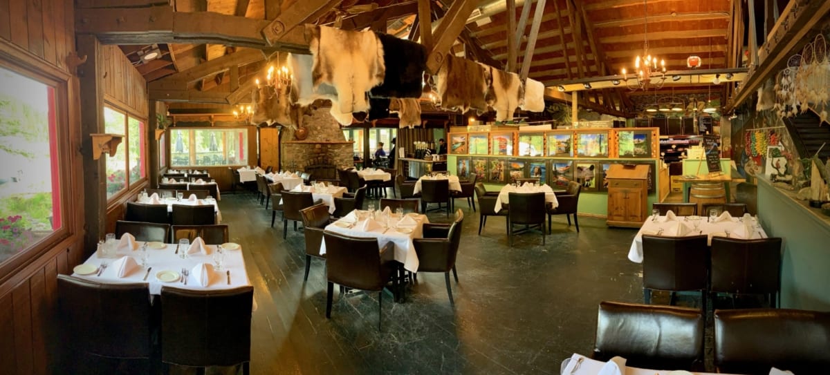 panorama picture of dining room at sunwapta falls